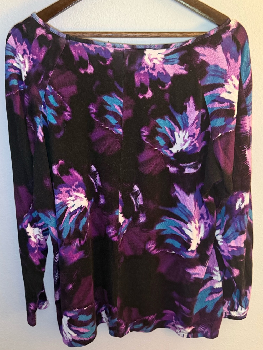 Jennifer Lopez Black Long Sleeve Floral Keyhole Top with Purple & Blue Accent